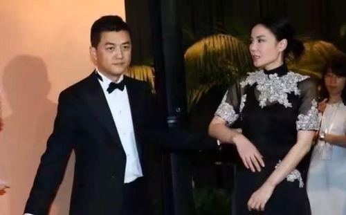 李亚鹏吃瓜王菲视频播放,视频播放量爆表，网友热议不断