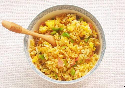 大瓜头吃炒饭好吃吗视频,美味瞬间解锁！