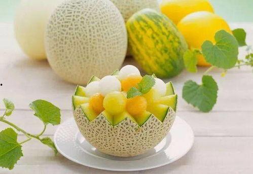 小孩吃哈密瓜视频素材