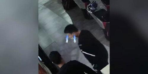 男子吃瓜群众摔倒视频大全,笑料百出视频大全