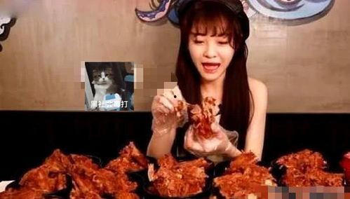 在南京吃瓜的小姐姐视频,吃瓜小姐姐带你探秘南京小吃