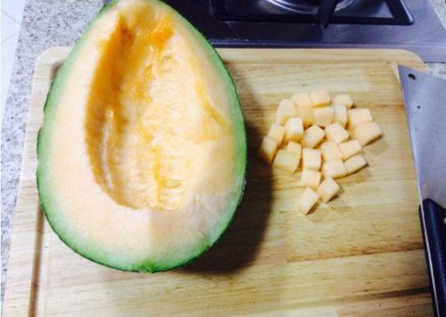 婆婆吃哈密瓜视频大全,甜蜜瞬间尽收眼底