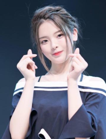 杨超越和戚薇吃瓜视频,娱乐圈幕后趣事大揭秘