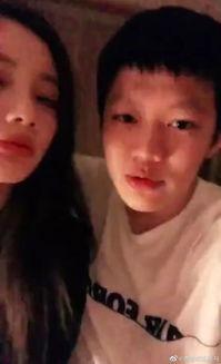 拍下邻居吃瓜视频,意外捕捉邻居吃瓜瞬间