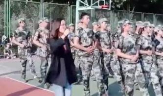 新生军训跳舞吃瓜视频播放,校园生活趣味横生