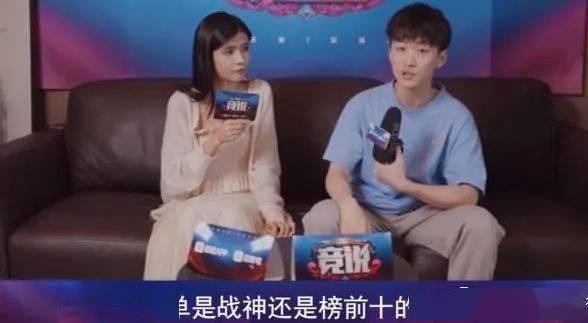 吃瓜访谈情侣博主视频,吃瓜访谈情侣博主甜蜜互动幕后故事