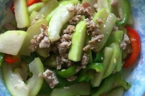 吃瓠瓜需要削皮吗视频,瓠瓜去皮还是留皮？视频揭秘正确食用方法