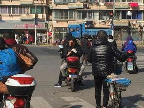 沂水后座吃瓜事件视频,一场网络热议的真相揭秘