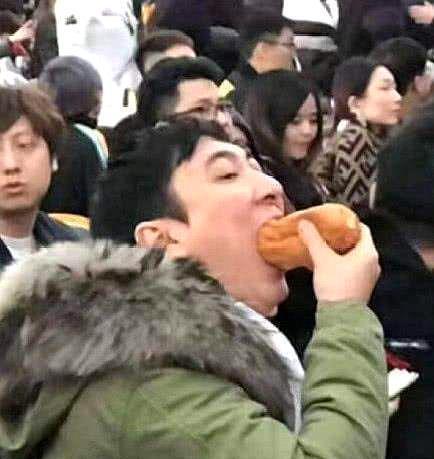 河津蔡晋辉吃瓜事件视频,网络热议的瞬间与反思