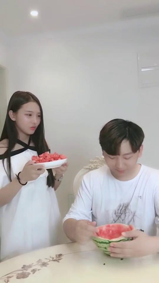 老公去丈夫家吃瓜视频,家庭生活片段曝光