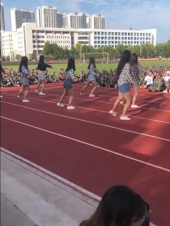 军训舞蹈吃瓜视频大全下载,青春回忆里的欢乐瞬间
