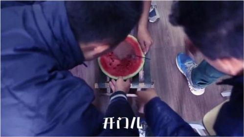 看吃瓜的段子搞笑视频,笑出腹肌的瞬间