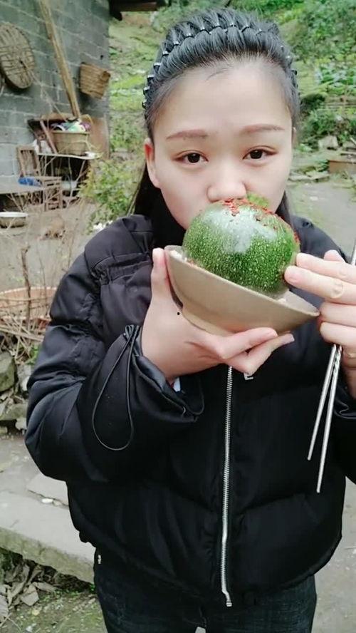 拍吃瓜的道具视频,道具视频带你领略趣味生活瞬间